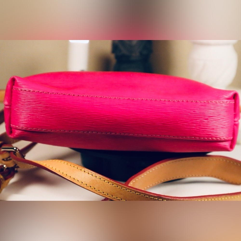 Dooney & Bourke pink pebble grain letter carrier crossbody - Picture 8 of 10